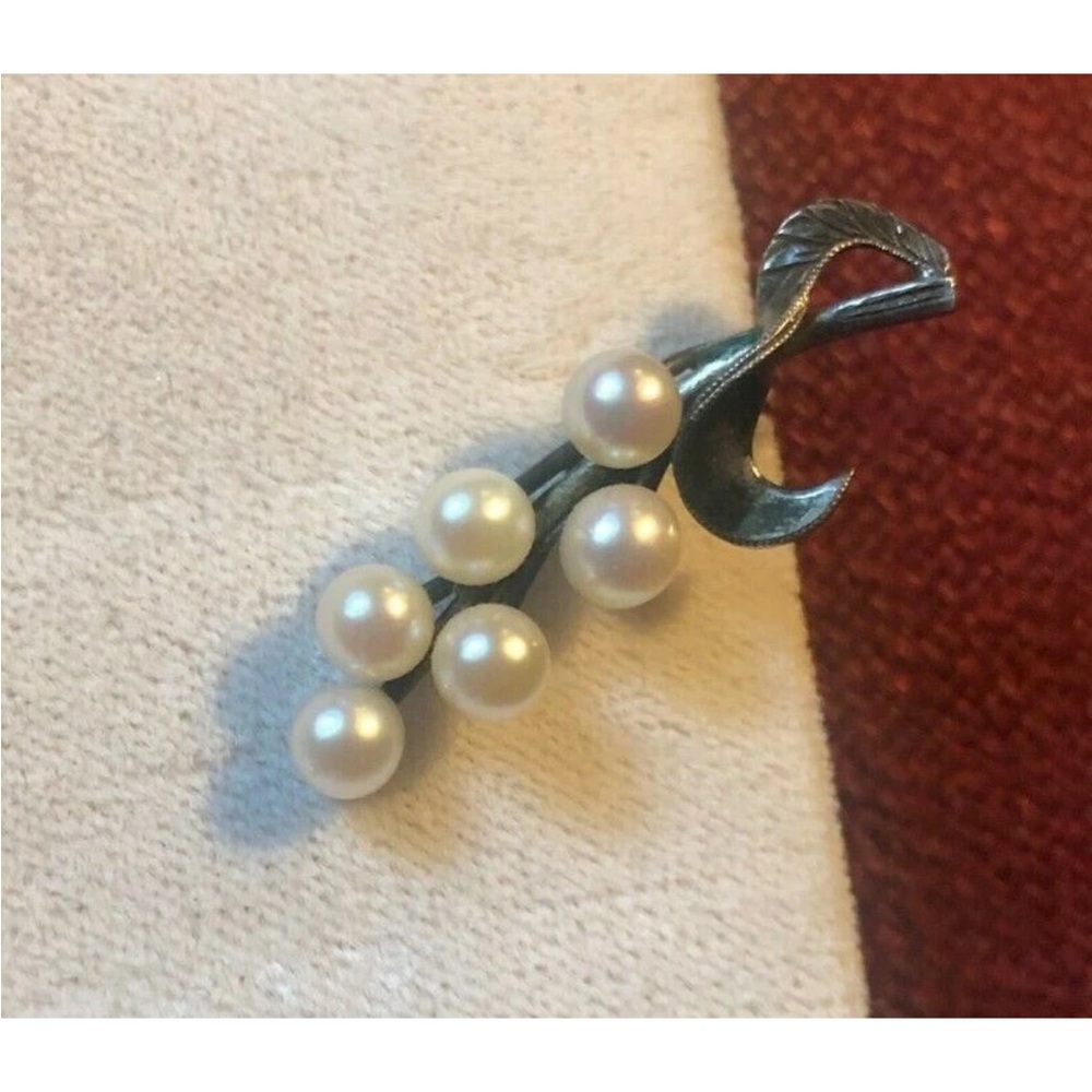 One Single silver & Cultured pearl Grape Cluster Screw Back Earring.